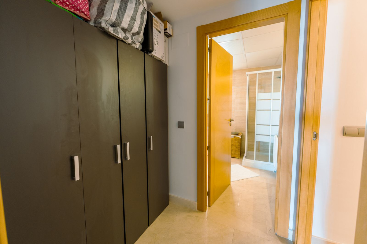 2 Bedroom Apartment in Estepona - Photo 26
