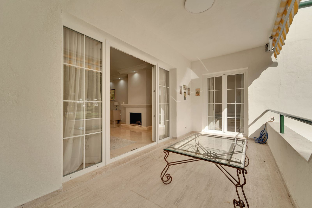 3 Bedroom Apartment in Estepona - Photo 21
