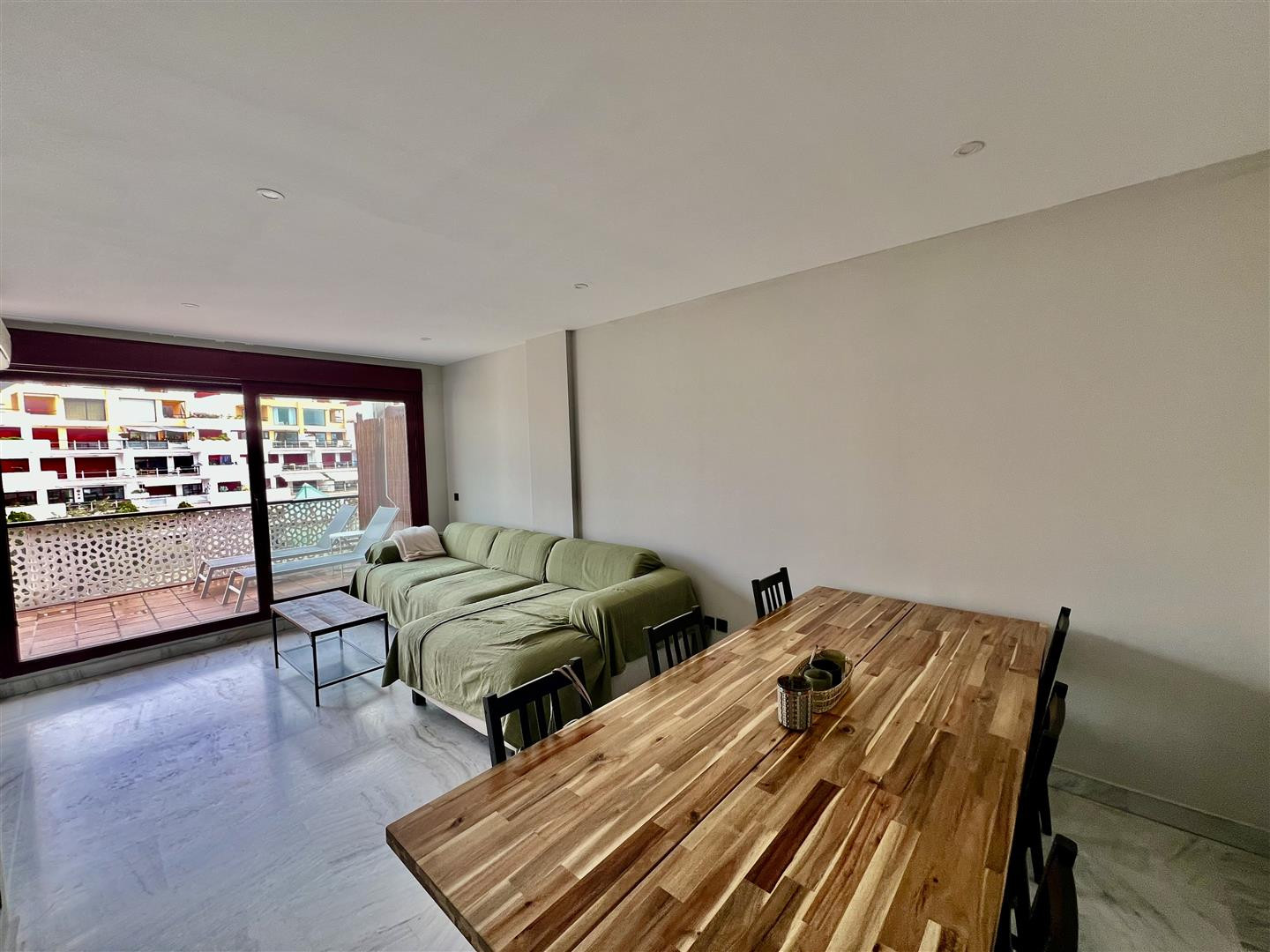 1 Bedroom Apartment in Estepona - Photo 8