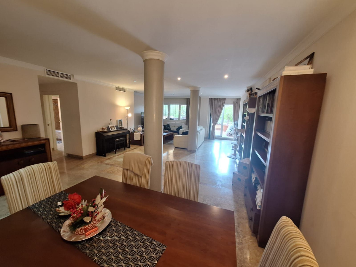 3 Bedroom Apartment in Marbella - Photo 6