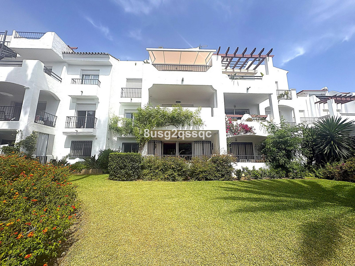 3 Bedroom Apartment in Estepona - Photo 4