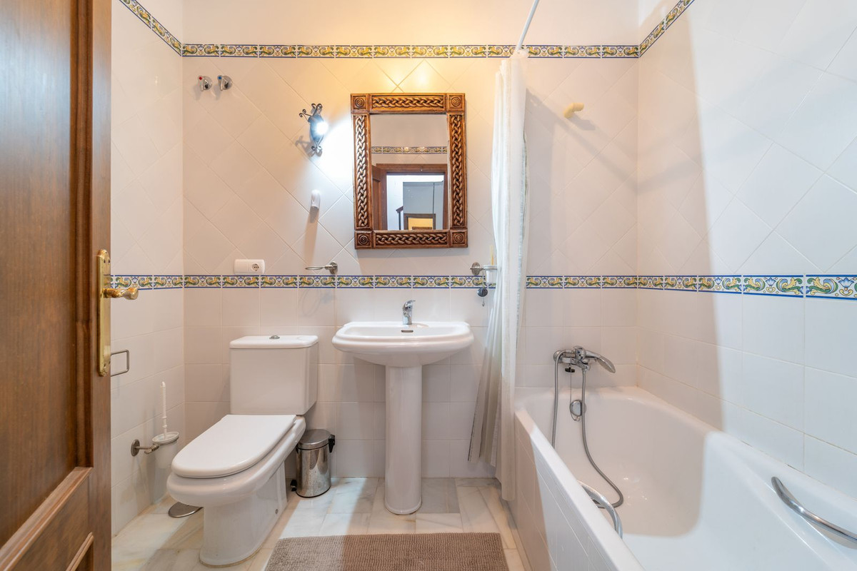 3 Bedroom Townhouse in Marbella - Photo 25