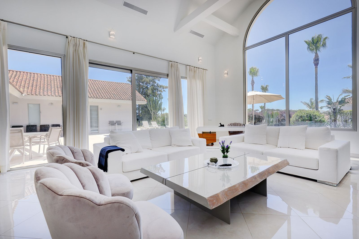 5 Bedroom Villa in Sotogrande - Photo 2