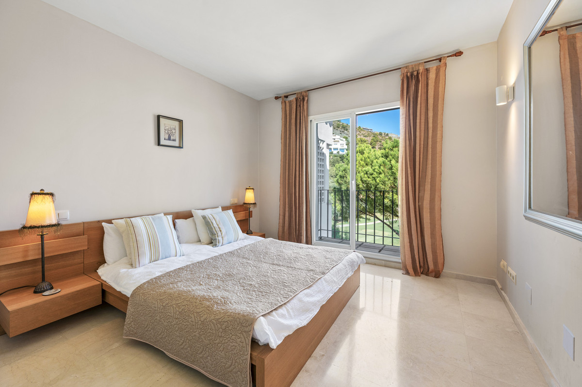 3 Bedroom Penthouse in Benahavís - Photo 21