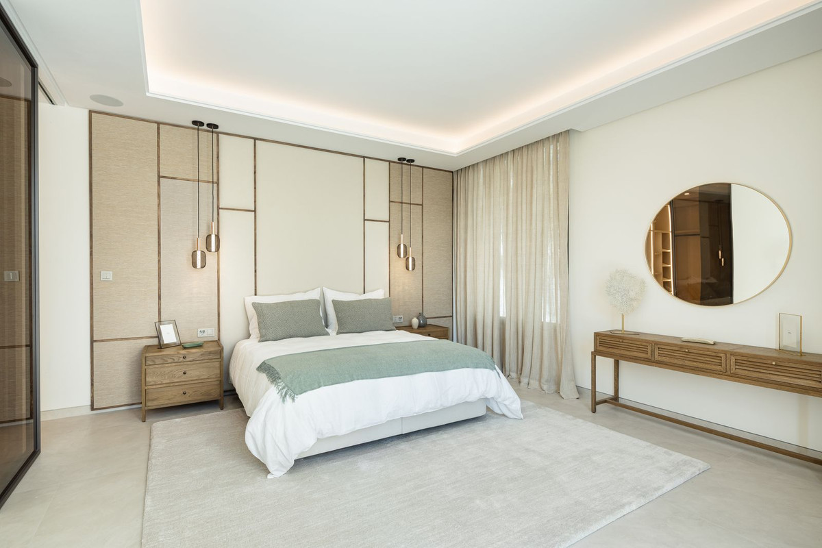 5 Bedroom Villa in Marbella - Photo 24