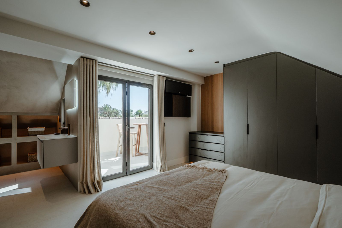 4 Bedroom Townhouse in San Pedro de Alcántara - Photo 39