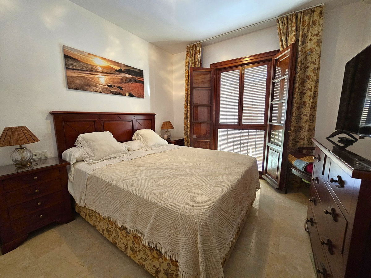 3 Bedroom Townhouse in Benahavís - Photo 11