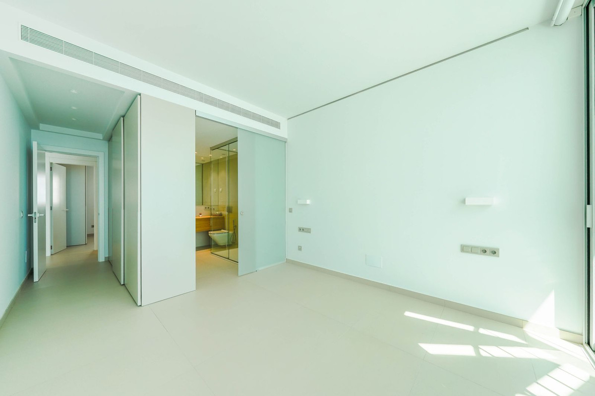 2 Bedroom Penthouse in Fuengirola - Photo 10