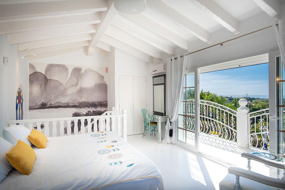 4 Bedroom Villa in Estepona - Photo 10