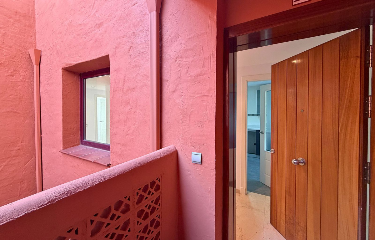 2 Bedroom Penthouse in Casares - Photo 30