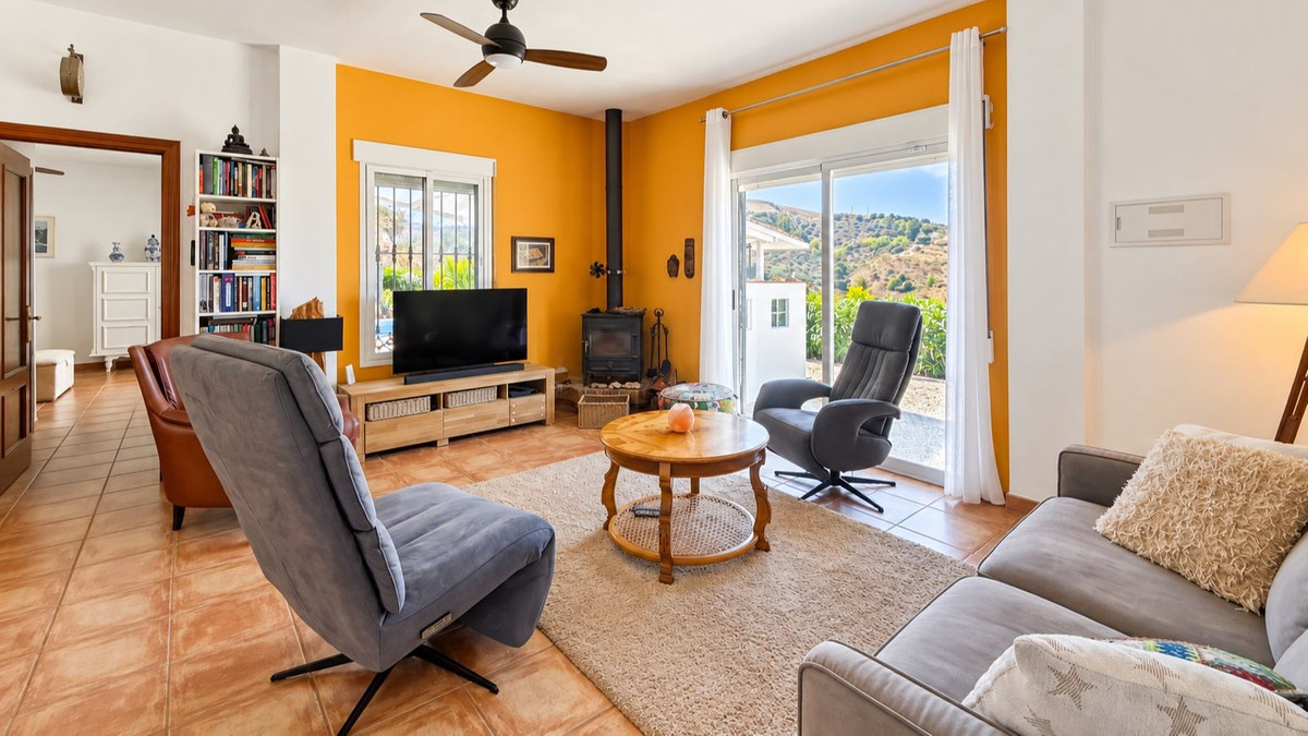3 Bedroom Villa in Colmenar - Photo 11
