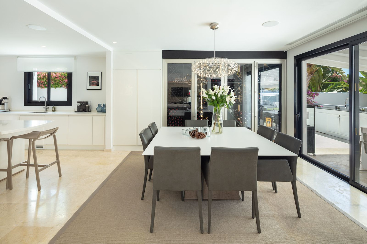 4 Bedroom Villa in Marbella - Photo 14