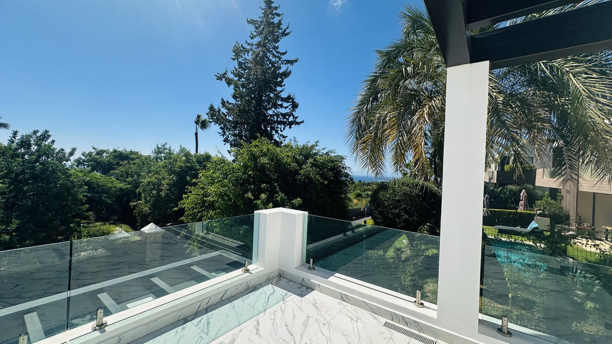 5 Bedroom Villa in Marbella - Photo 8