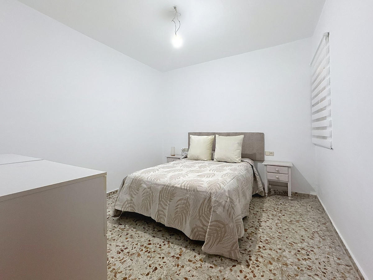 5 Bedroom Villa in Estepona - Photo 24