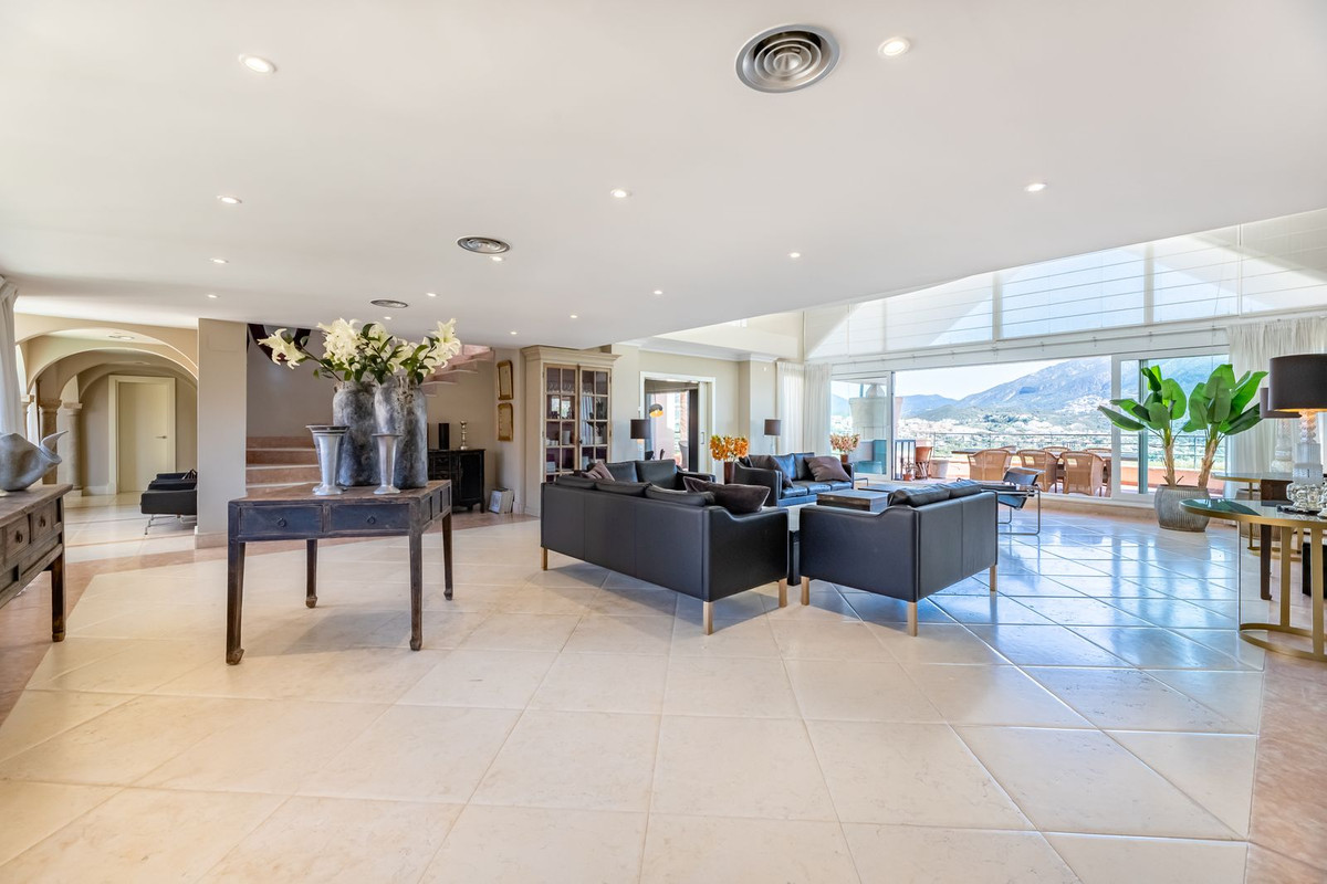 Piso de 5 dormitorios con piscina en Málaga – Foto 8