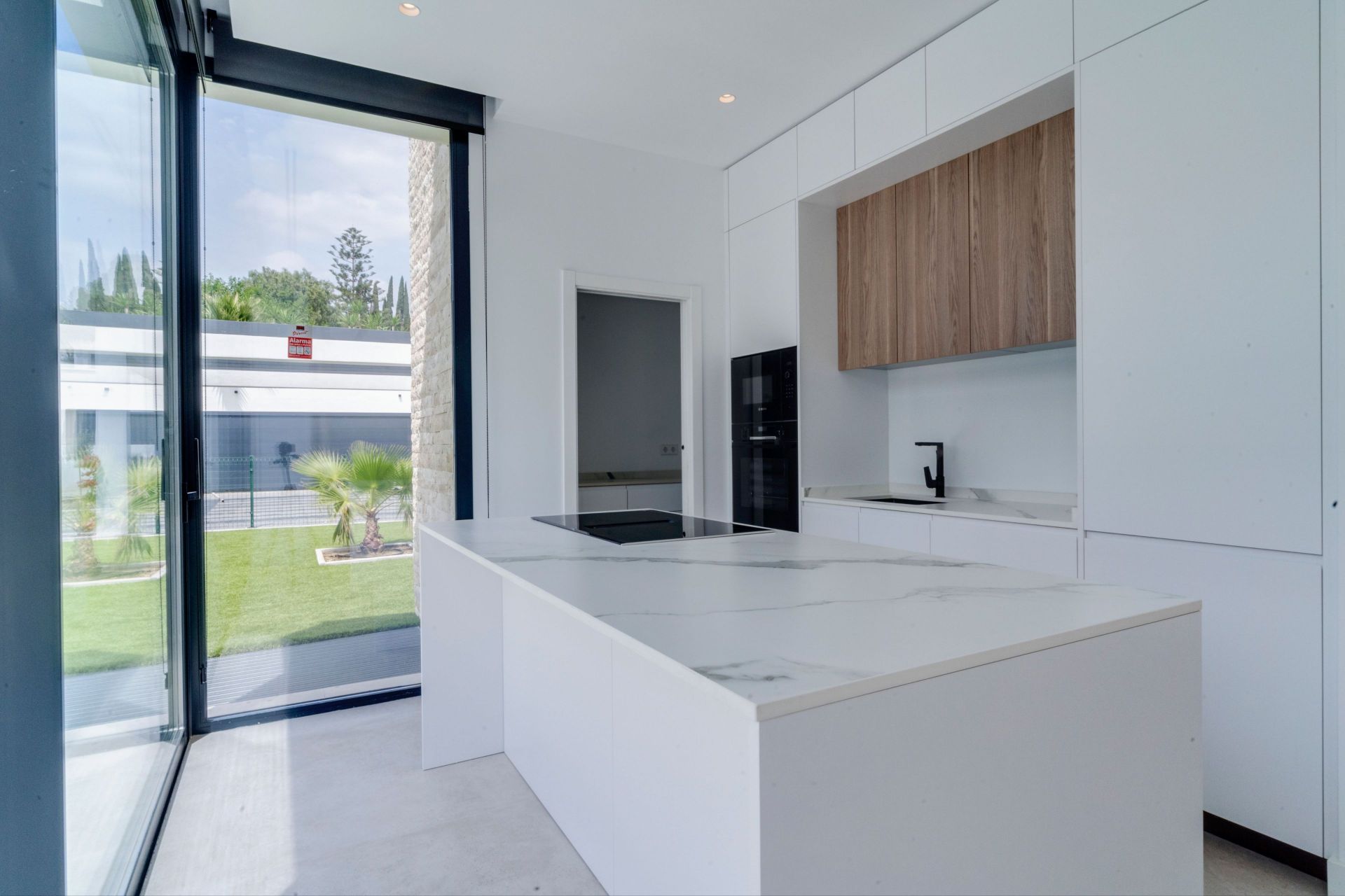5 Bedroom Villa in Estepona - Photo 6