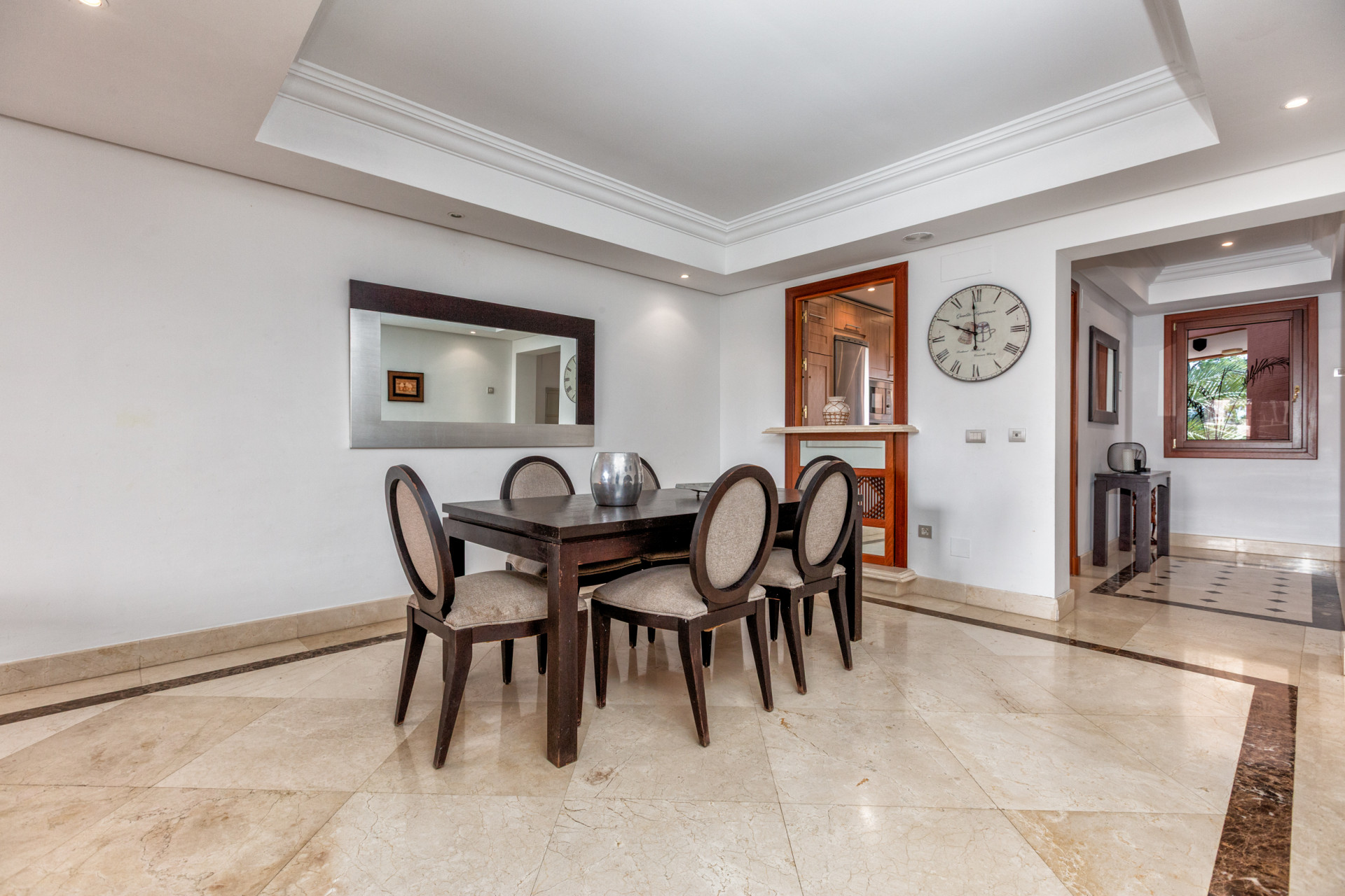 3 Bedroom Apartment in Estepona - Photo 12