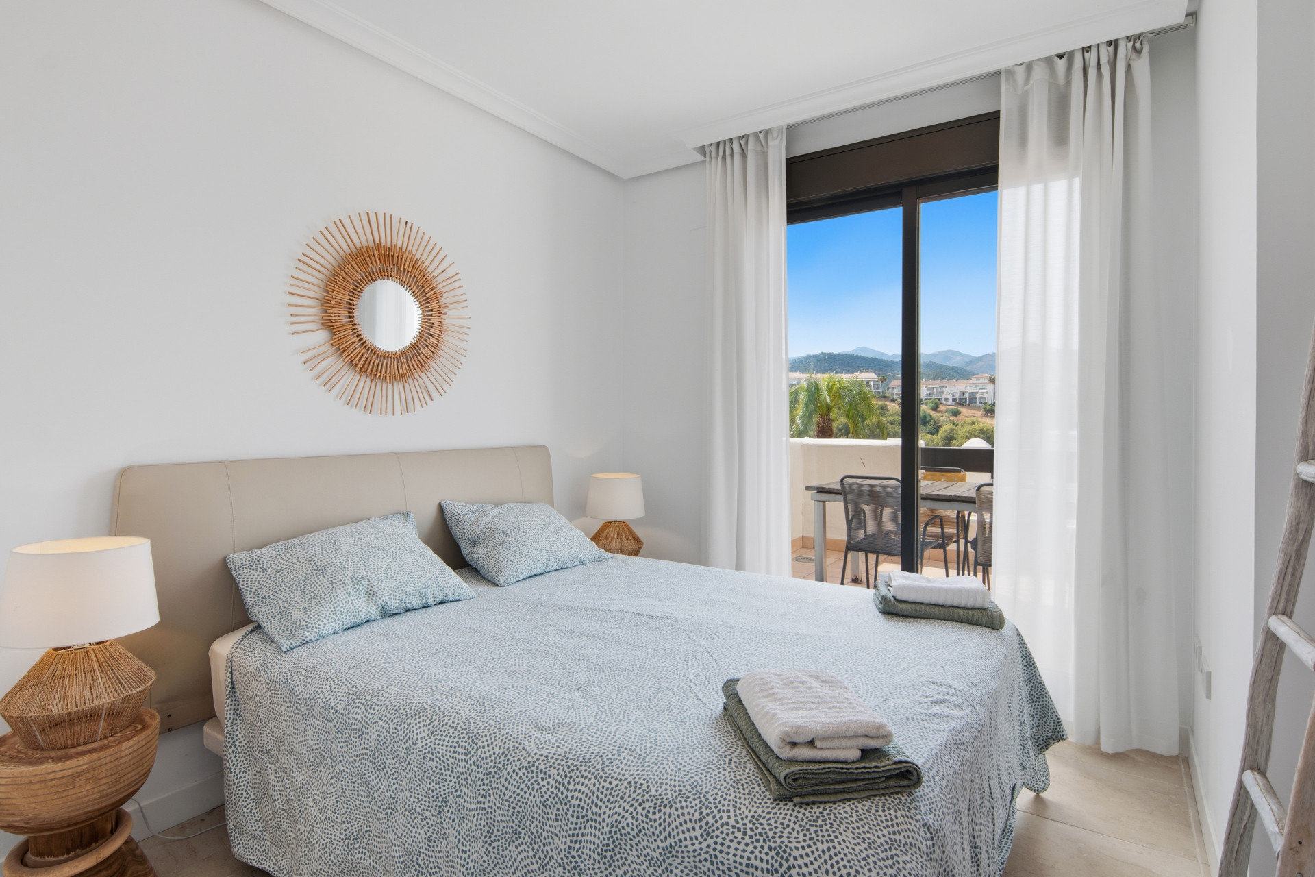 2 Bedroom Apartment in Estepona - Photo 11