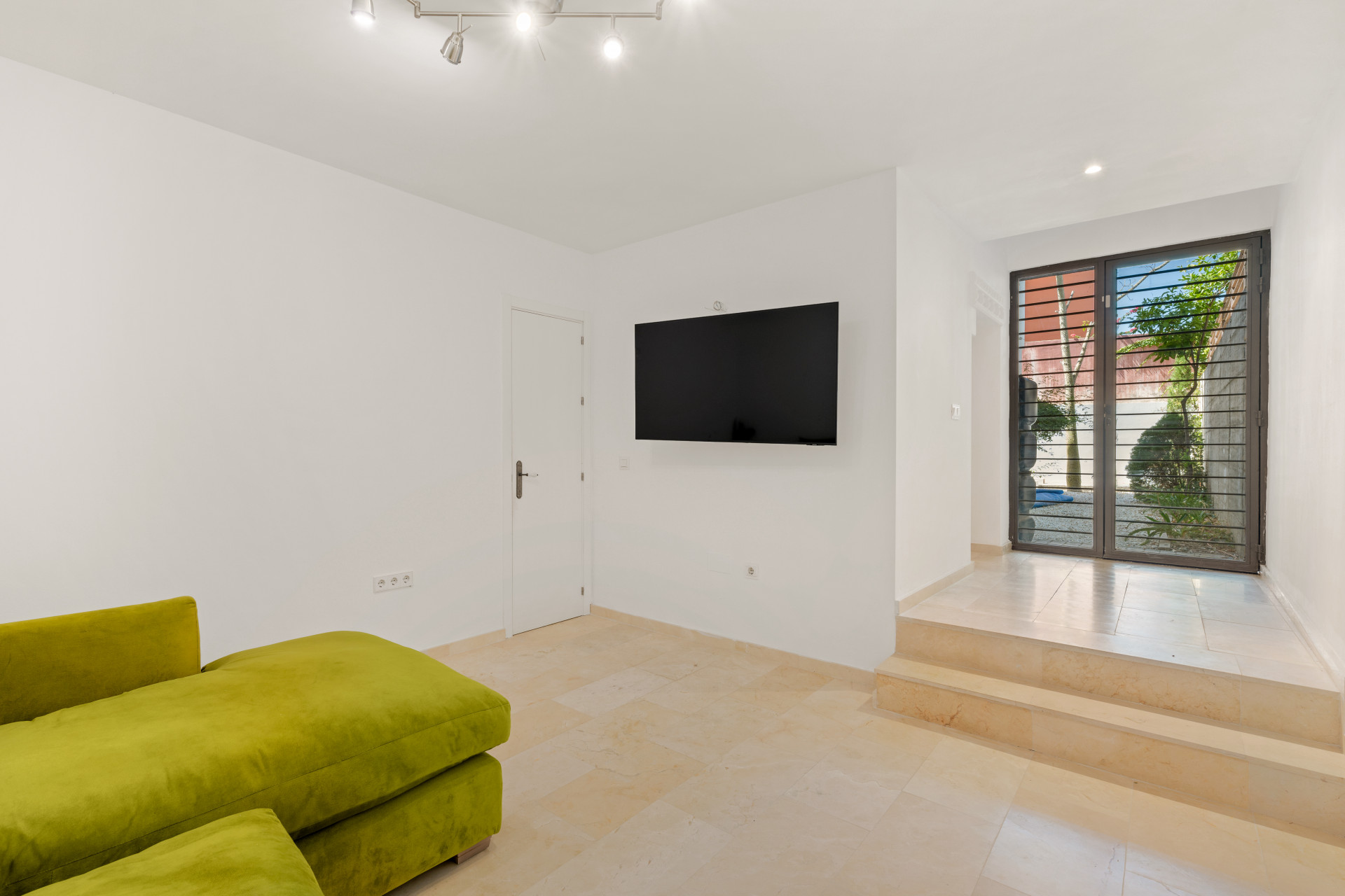 4 Bedroom Villa in Estepona - Photo 22