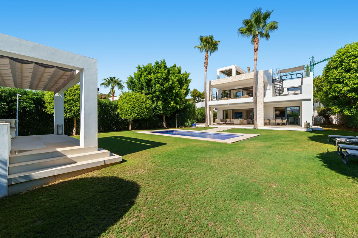 6 Bedroom Villa in Marbella - Photo 5