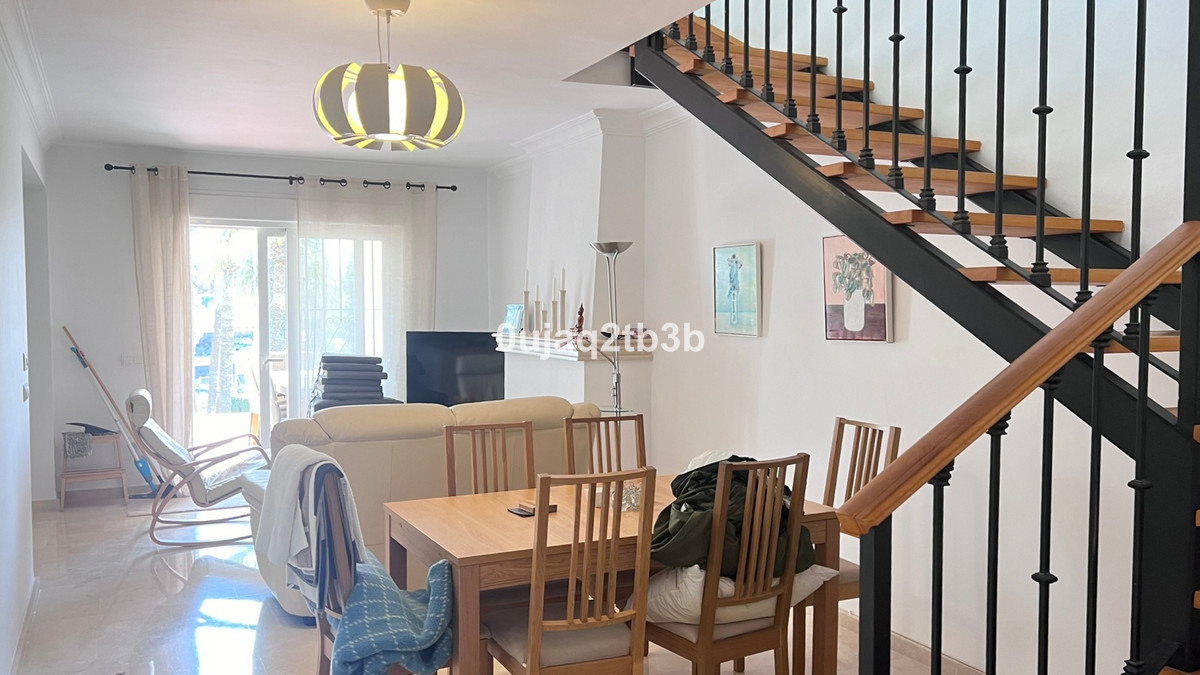 4 Bedroom Apartment in Marbella - Photo 33