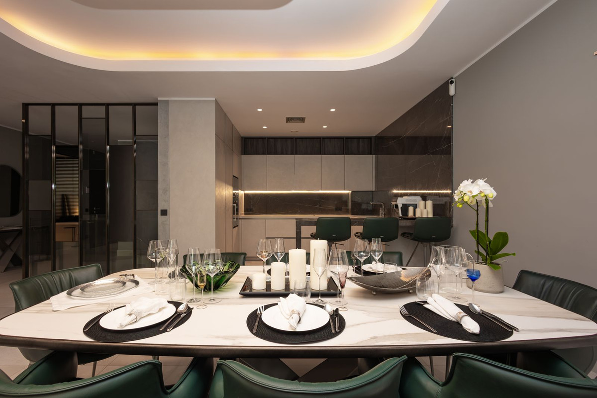 4 Bedroom Apartment in Marbella - Photo 14