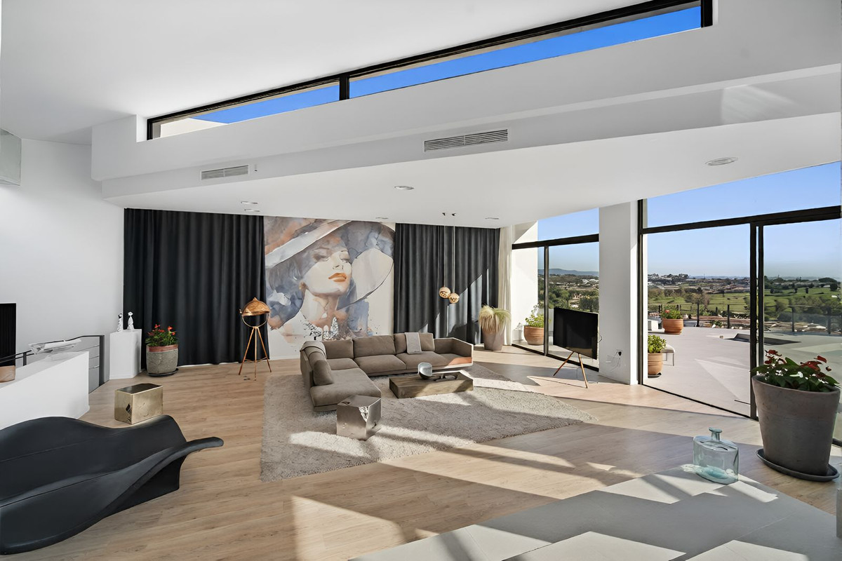 6 Bedroom Villa in Estepona - Photo 17