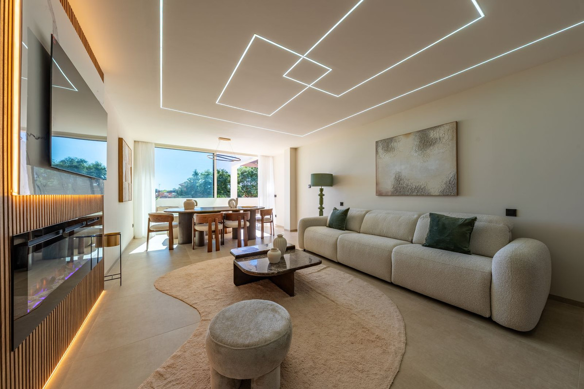 Piso de 3 dormitorios con vistas al mar en Málaga – Foto 1