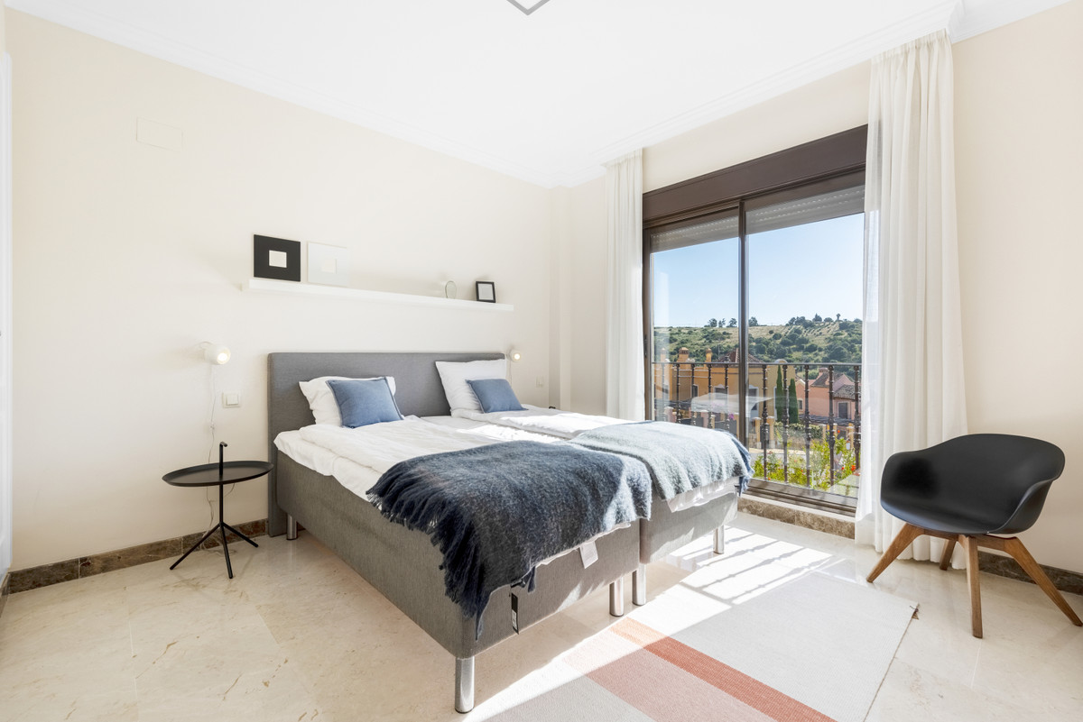 4 Bedroom Villa in Estepona - Photo 11
