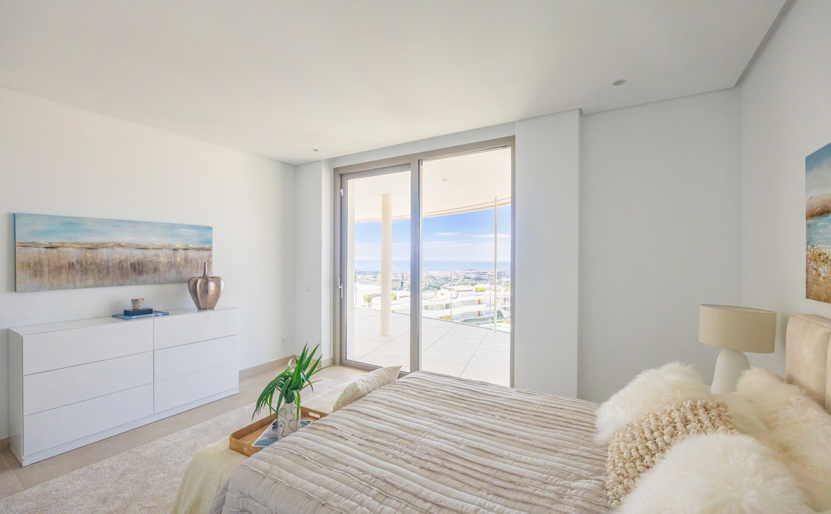3 Bedroom Apartment in Benahavís - Photo 14
