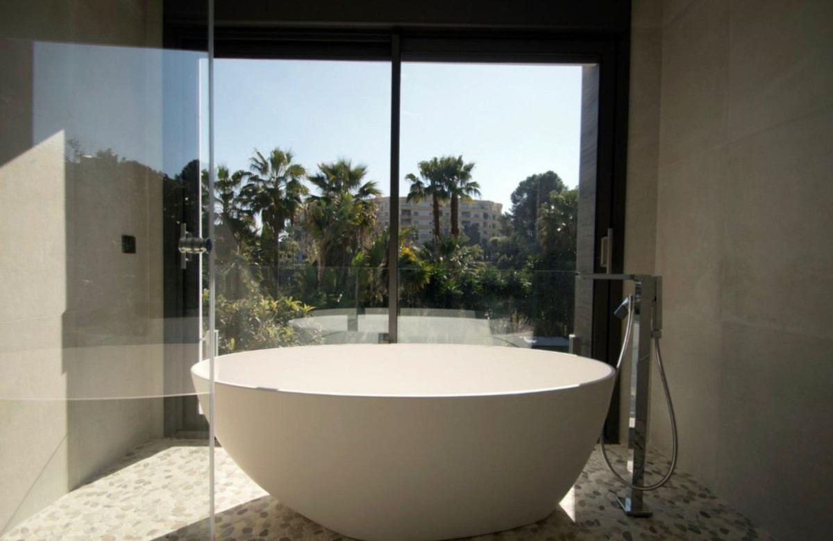 5 Bedroom Townhouse in Marbella - Photo 9