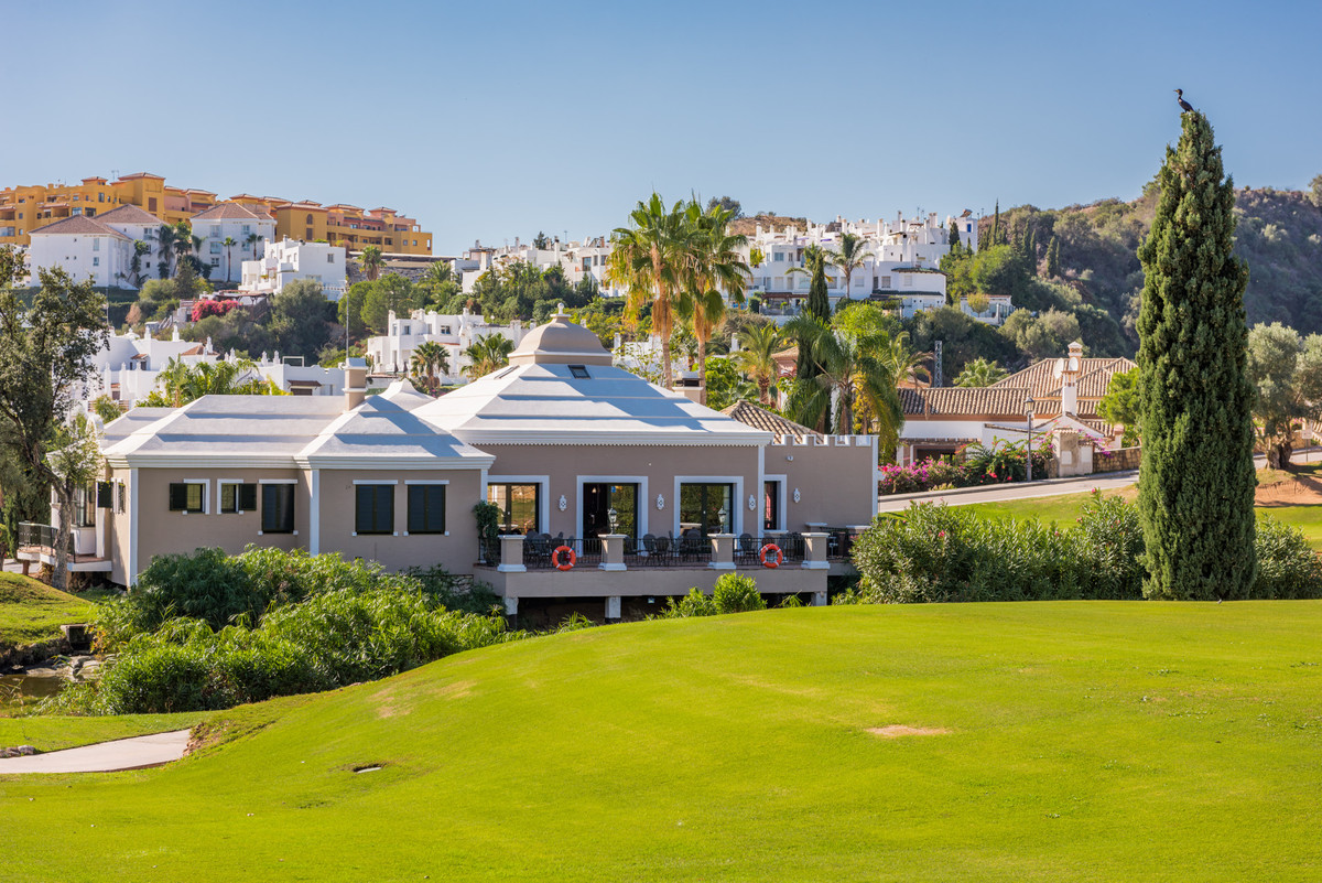 1,058 m² Plot in Estepona - Photo 9