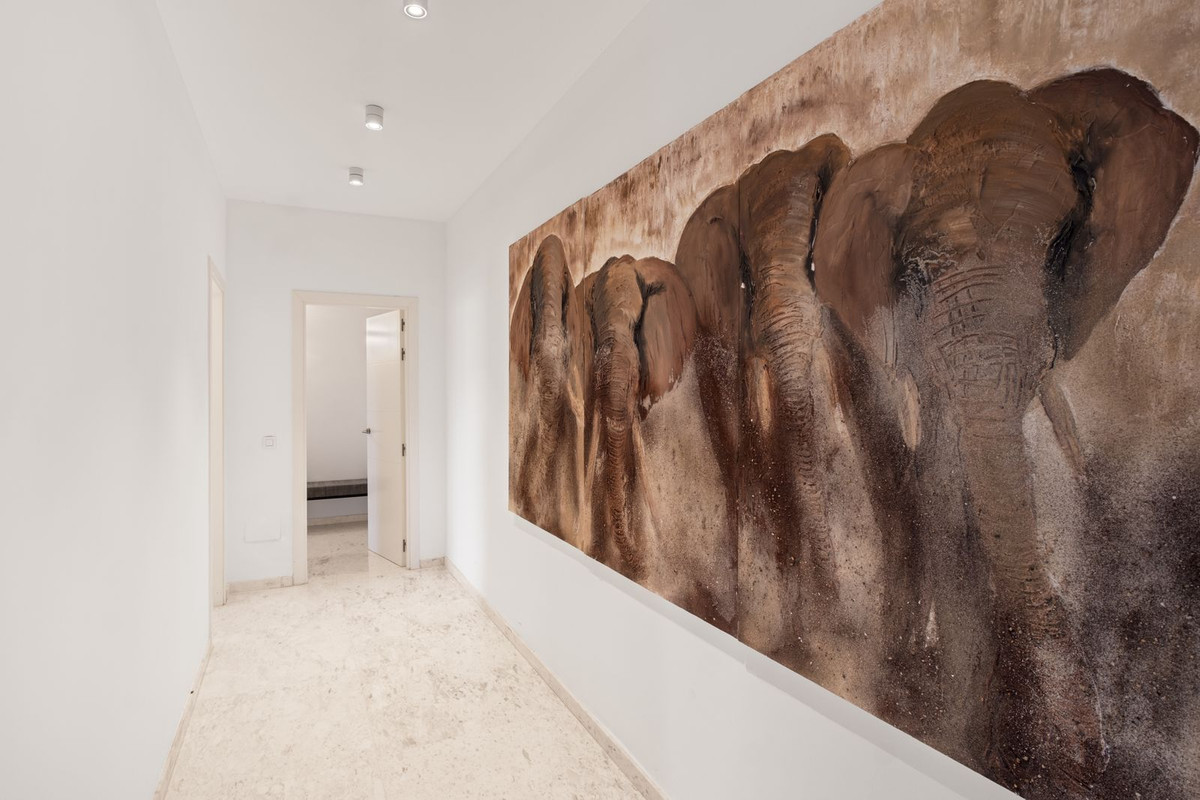 2 Bedroom Apartment in Marbella - Photo 18