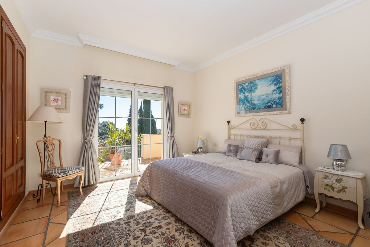 5 Bedroom Villa in Marbella - Photo 16