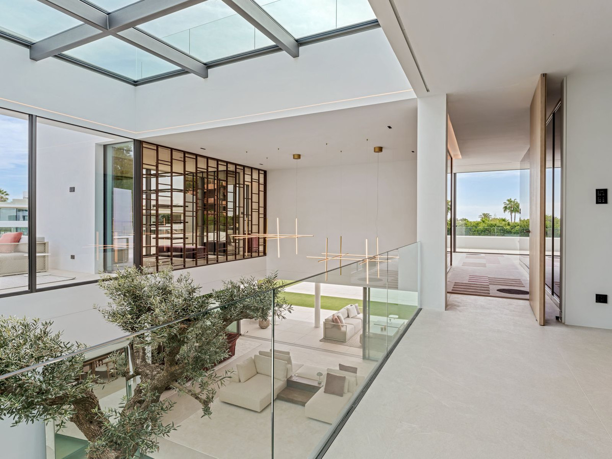 5 Bedroom Villa in Marbella - Photo 29