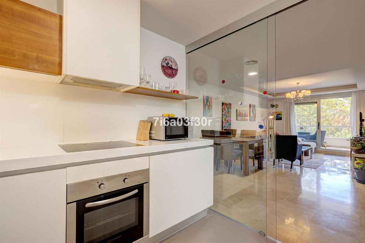 3 Bedroom Apartment in Marbella - Photo 8