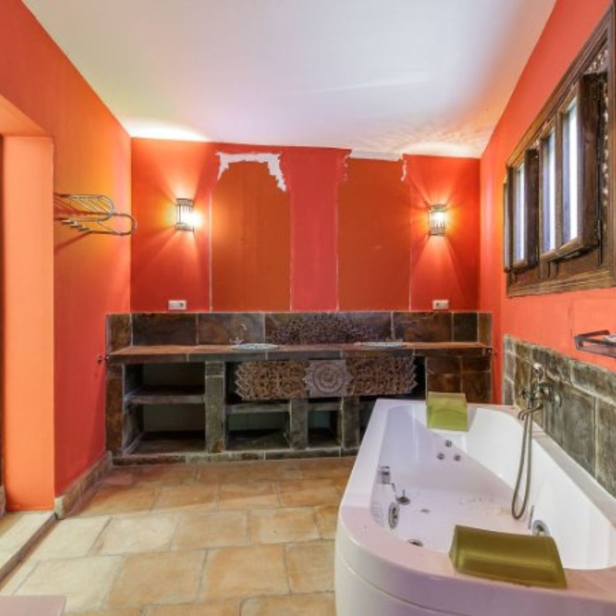 8 Bedroom Villa in Marbella - Photo 13
