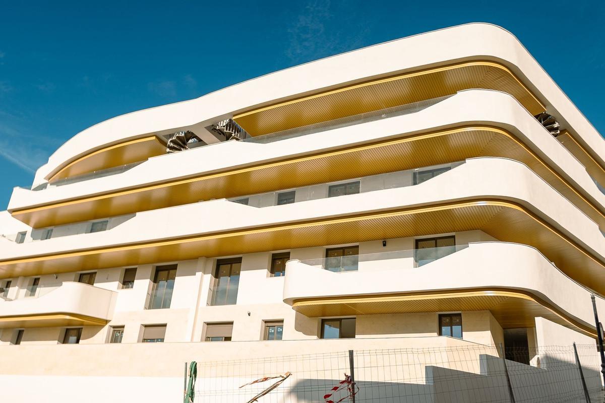 2 Bedroom Penthouse in Estepona - Photo 21