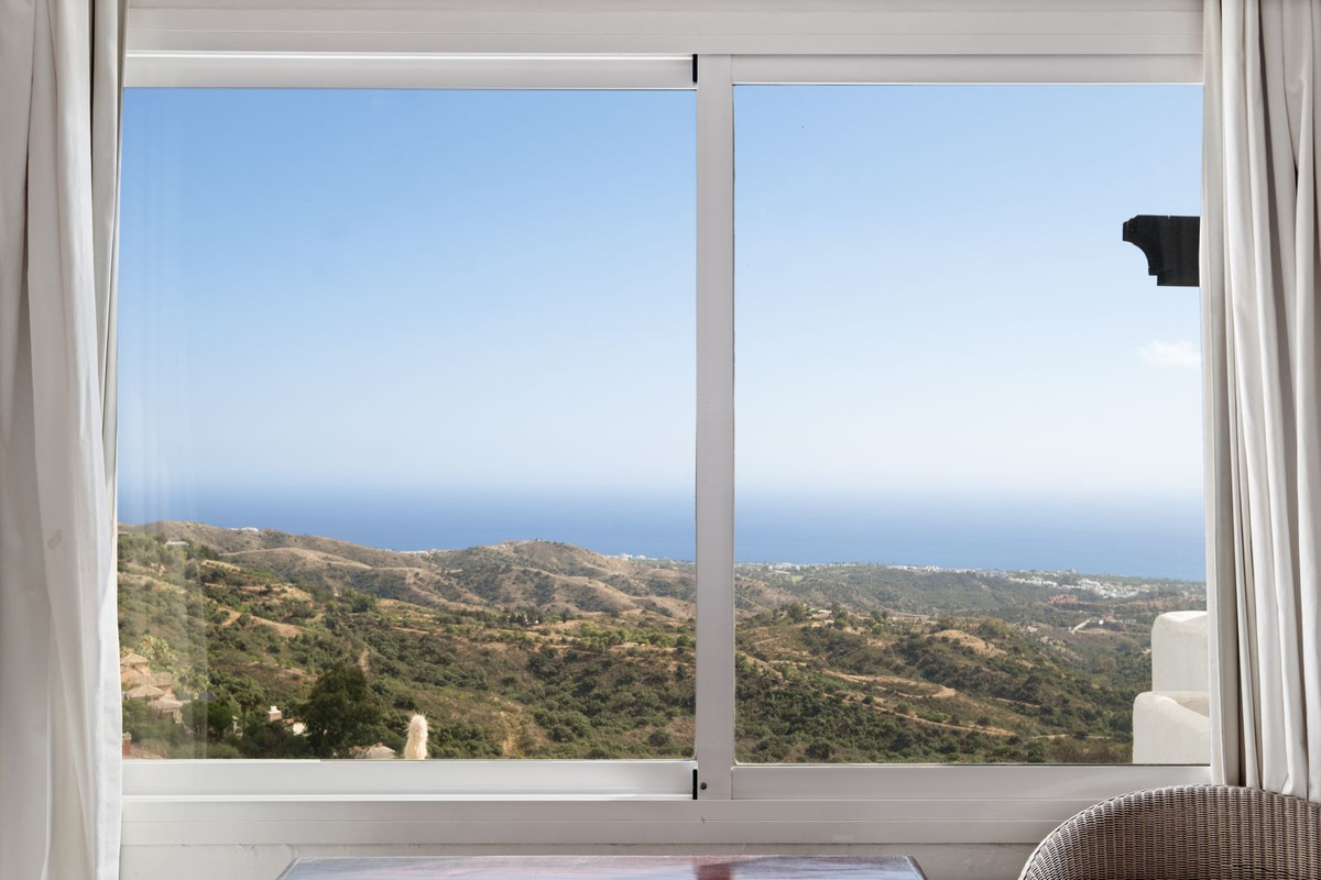 2 Bedroom Apartment in Marbella - Photo 19