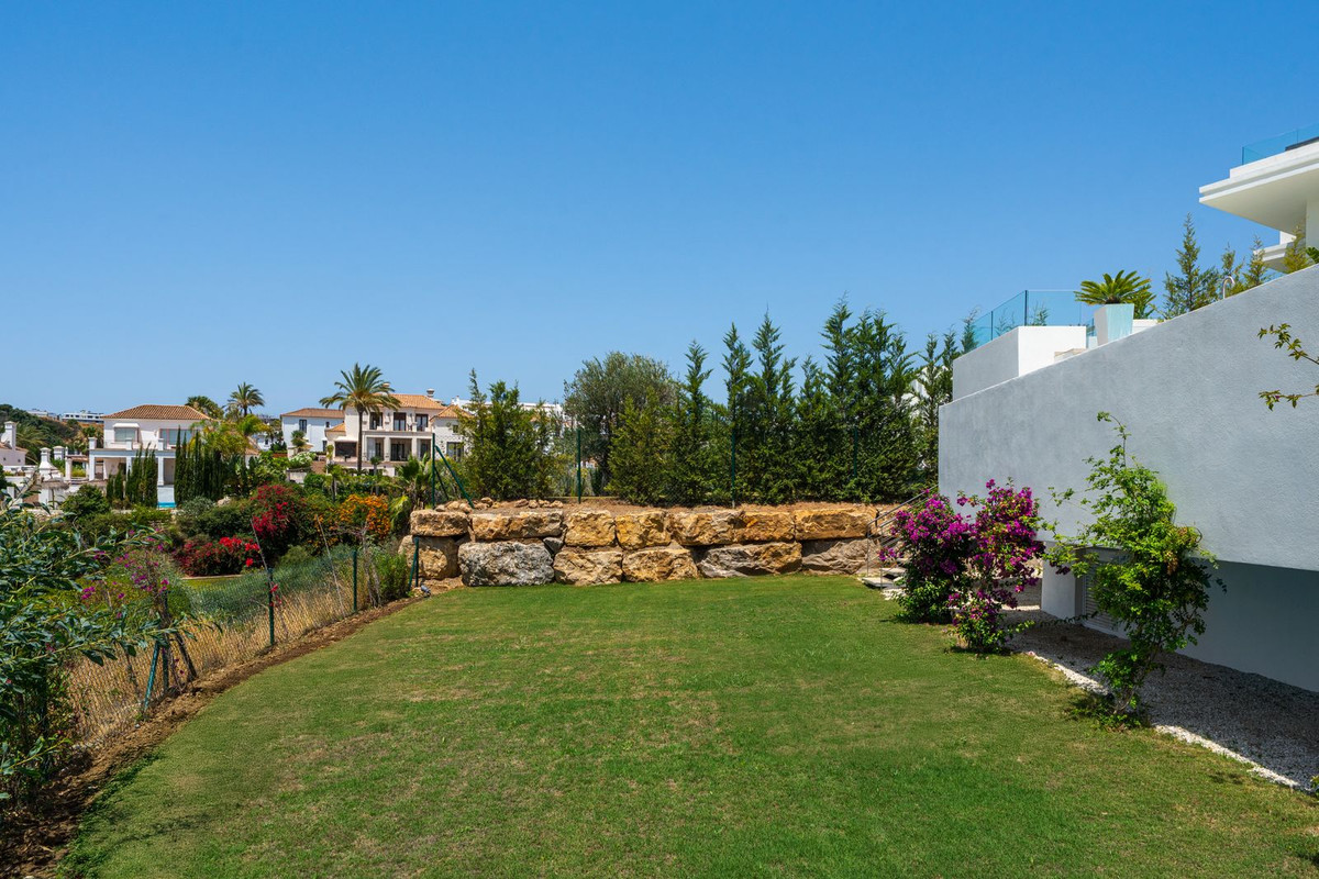 4 Bedroom Villa in Estepona - Photo 10