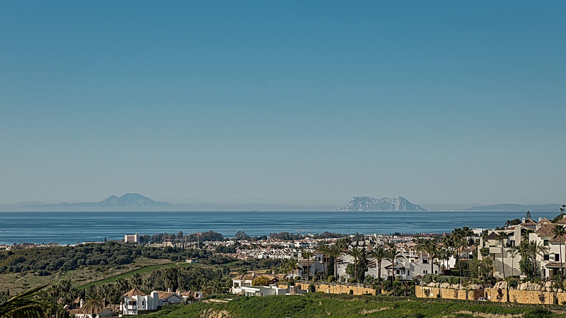 4 Bedroom Villa in Estepona - Photo 2