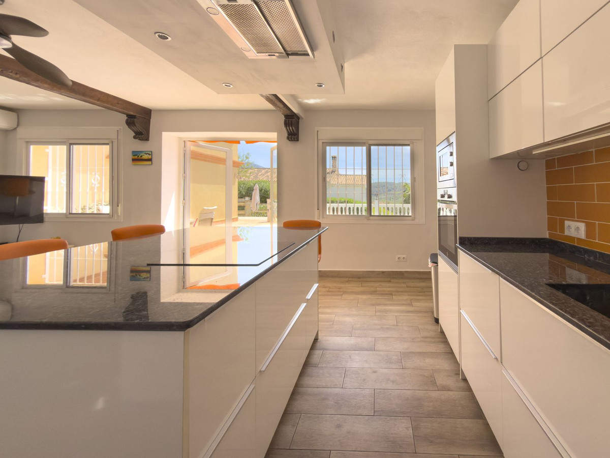 5 Bedroom Villa in Coín - Photo 38