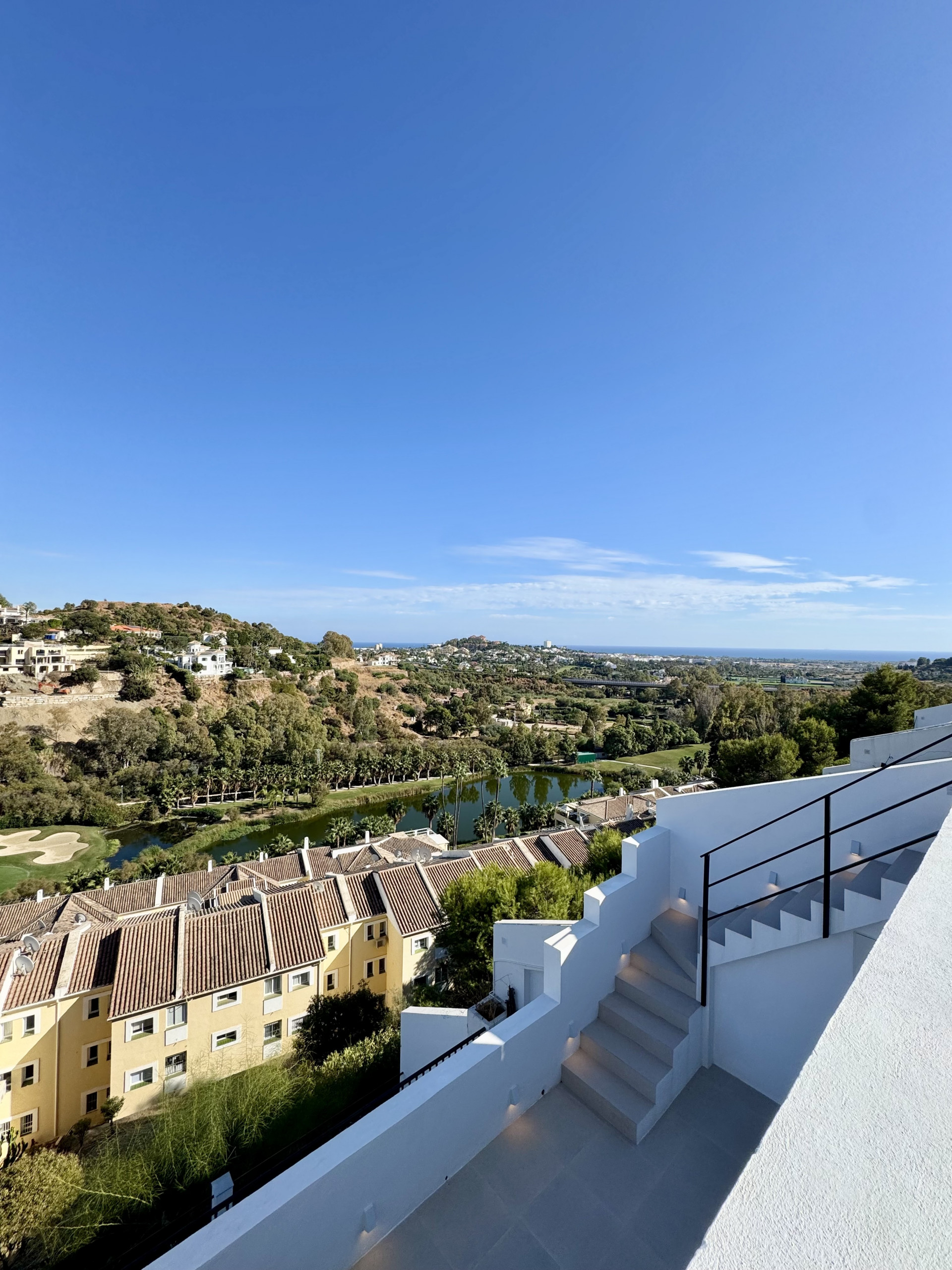 3 Bedroom Penthouse in Benahavís - Photo 31
