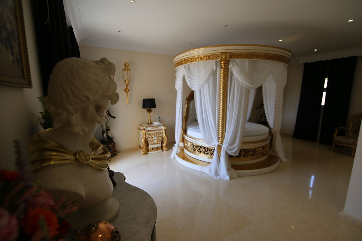 6 Bedroom Villa in Sotogrande - Photo 22