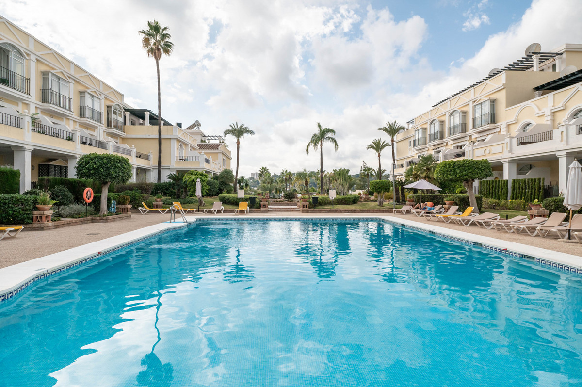3 Bedroom Apartment in Marbella - Photo 3