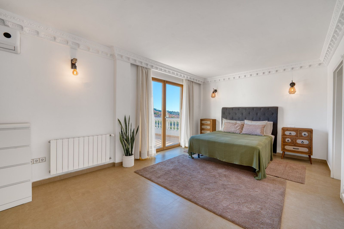 8 Bedroom Villa in Marbella - Photo 19