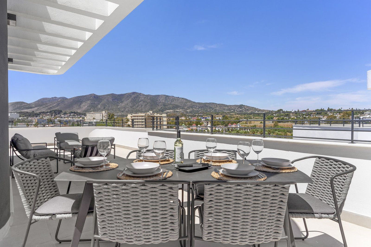 2 Bedroom Penthouse in Torremolinos - Photo 4