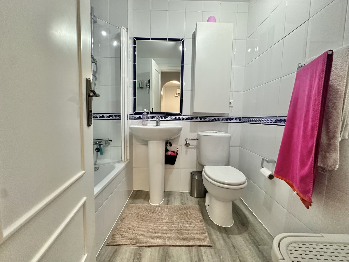 2 Bedroom Apartment in Mijas - Photo 17