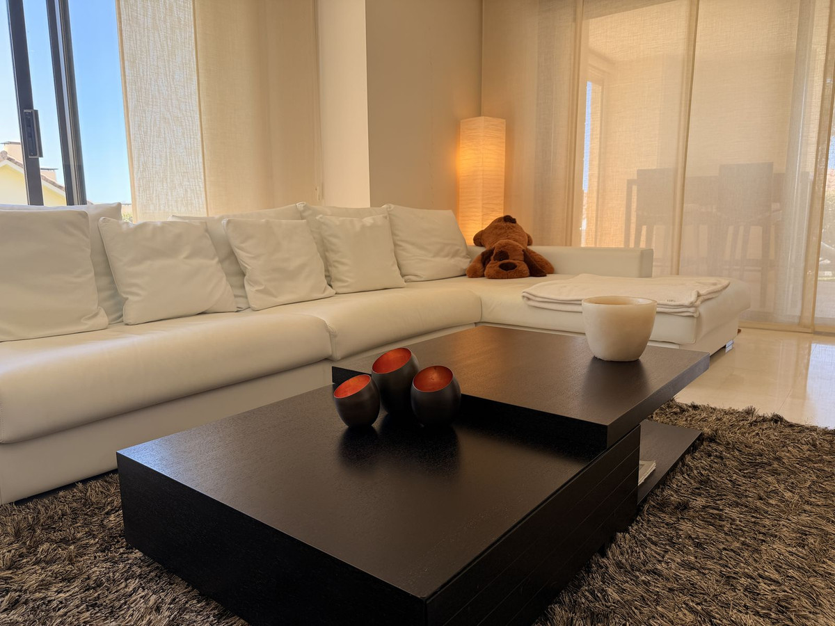 2 Bedroom Apartment in Marbella - Photo 10