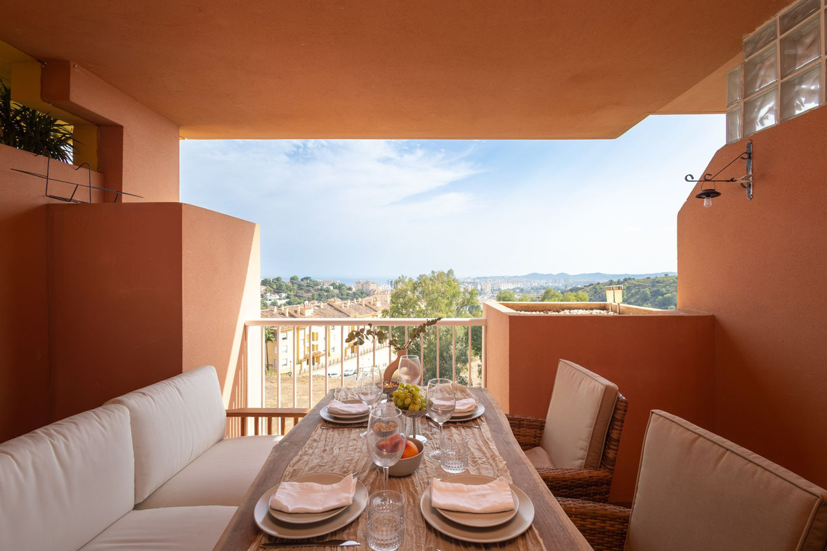 2 Bedroom Penthouse in Fuengirola - Photo 2